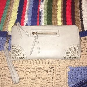 Grey Wristlet 💕